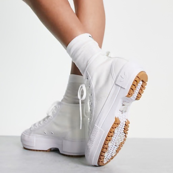 BNWT Adidas Nizza Trek W Sneakers - Women’s Size 8 - White/Gum Sole - Picture 1 of 14